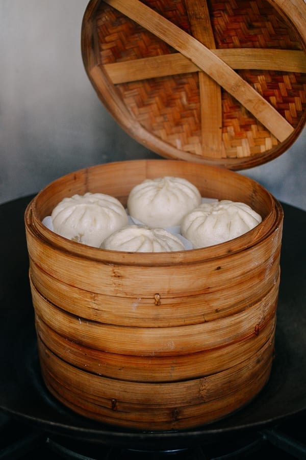 Chinese buns in bamboo steamer, thewoksoflife.com